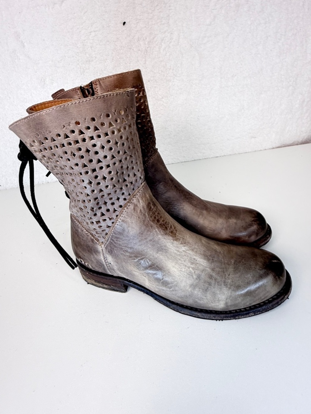 Bed Stu Leather Ankle Boots Size 7 Gray Distressed Perforated Lace up in back - Picture 9 of 15